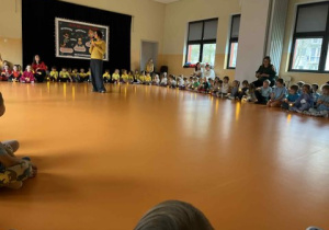 krąg przyjaźni na sali gimnastycznej 3