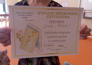 Dyplom dla wzorowych czytelników z grupy Morelki