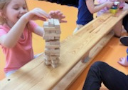 Kocentracja przy grze Jenga