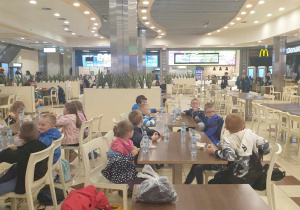 Zwiedzamy pałac.