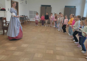 Zajęcia taneczne dla dziewcząt.