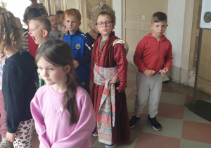 Zwiedzamy pałac.