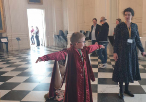 Zwiedzamy pałac.