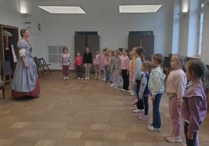 Zwiedzamy pałac.