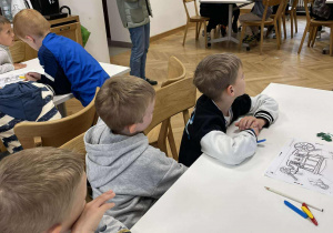 Zwiedzamy pałac.