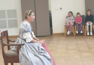 Zajęcia z tańca dla dziewcząt.