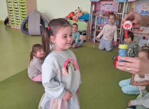 Akademia Żubra Pomponika - Akademia Przyrody, zad 1 "Zdmuchnij stres"