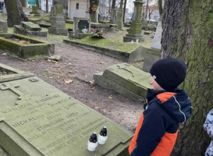 Przedszkolaki z wizytą na cmentarzu