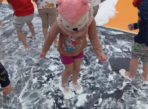 Sensoryczne lodowisko w przedszkolu