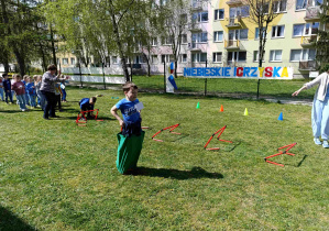 Skoki w workach